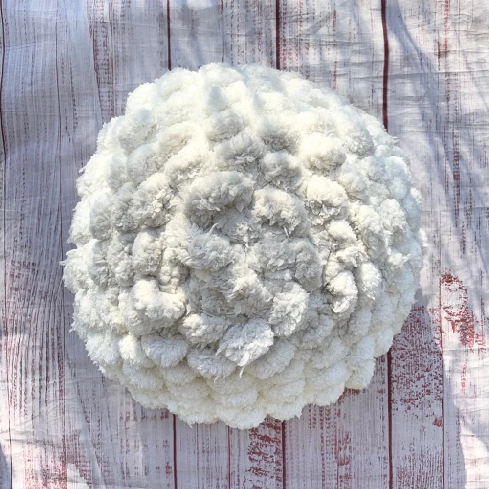 Becozi Plush chunky knit chenille cat bed basket jumbo yarn small ivory dog pet